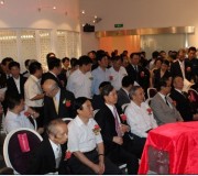 從左至右前排領(lǐng)導(dǎo)人：王榮華、李耀新、劉云耕、谷本正憲等